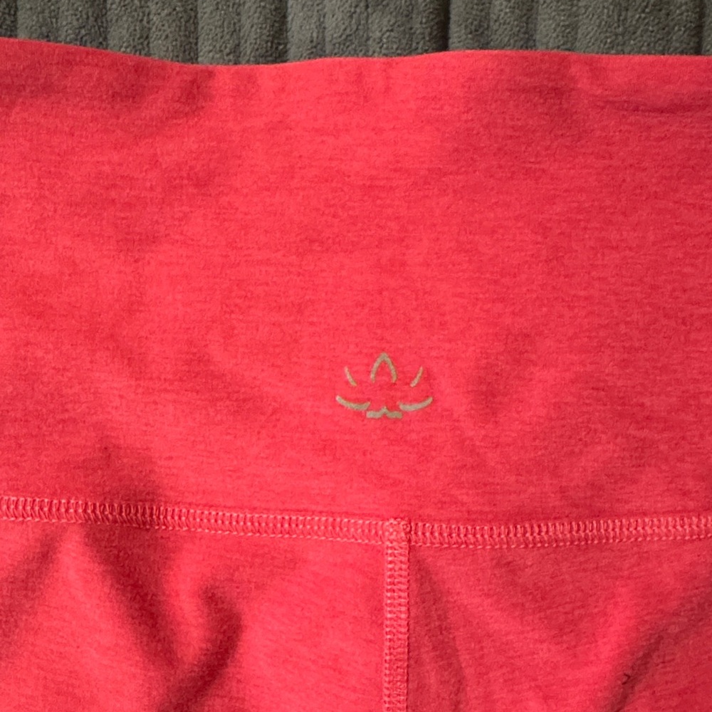 Beyond Yoga Women's High-Waist Pink Biker Shorts - Picture 6 of 8